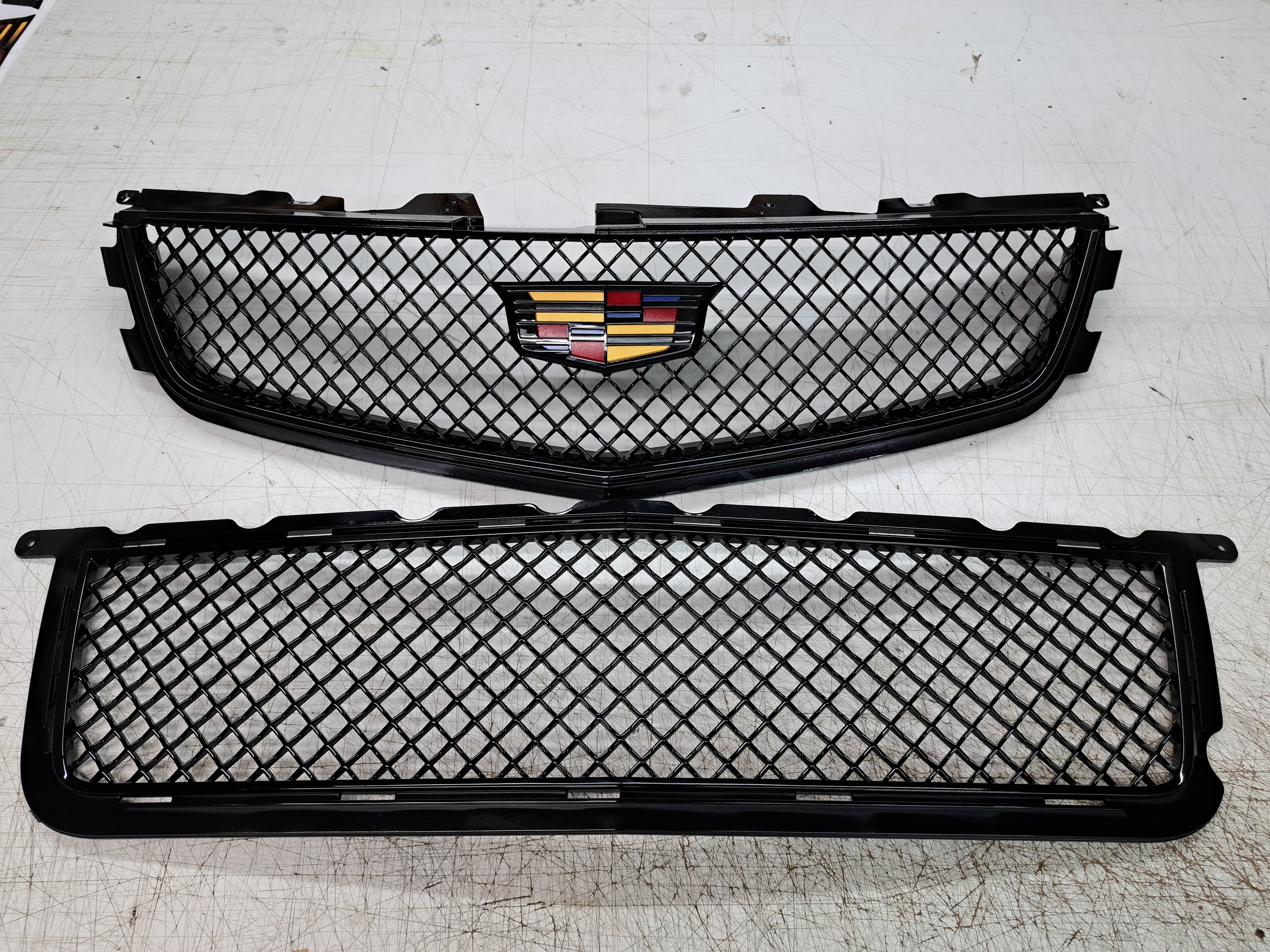For Cadillac CTS 2008-2013 Front Grille Upper Assembly – Gloss Black Mesh, Munlrater, 1 Year Warranty