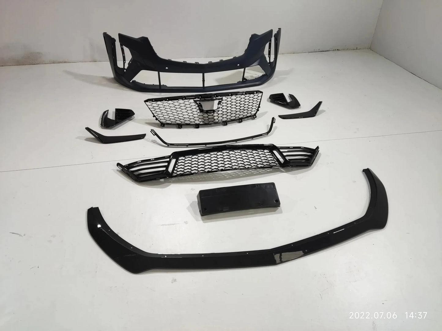 Cadillac CT4-V "Blackwing" 10 Piece Front End Conversion Kit w/ Gloss Back or Carbon Fiber Front Splitter